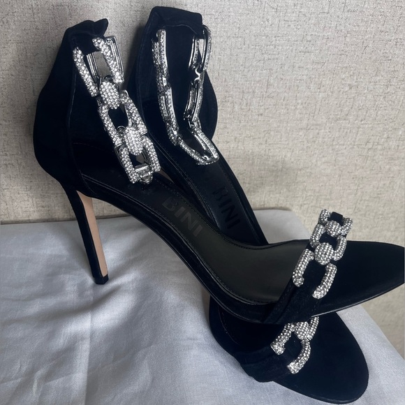 Gianni Bini Black Heels with Silver Chain Detail - Picture 5 of 12